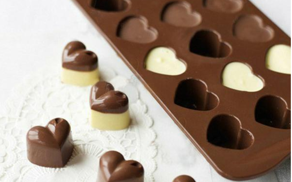 Поставь шоколад. Шоколадные конфеты. Домашний шоколад. Шоколадные конфеты в домашних условиях. Приготовление шоколадных конфет.